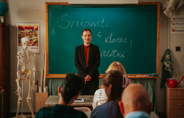 Vecāku Sapulce_Still_fotoAizupietis_1.jpg